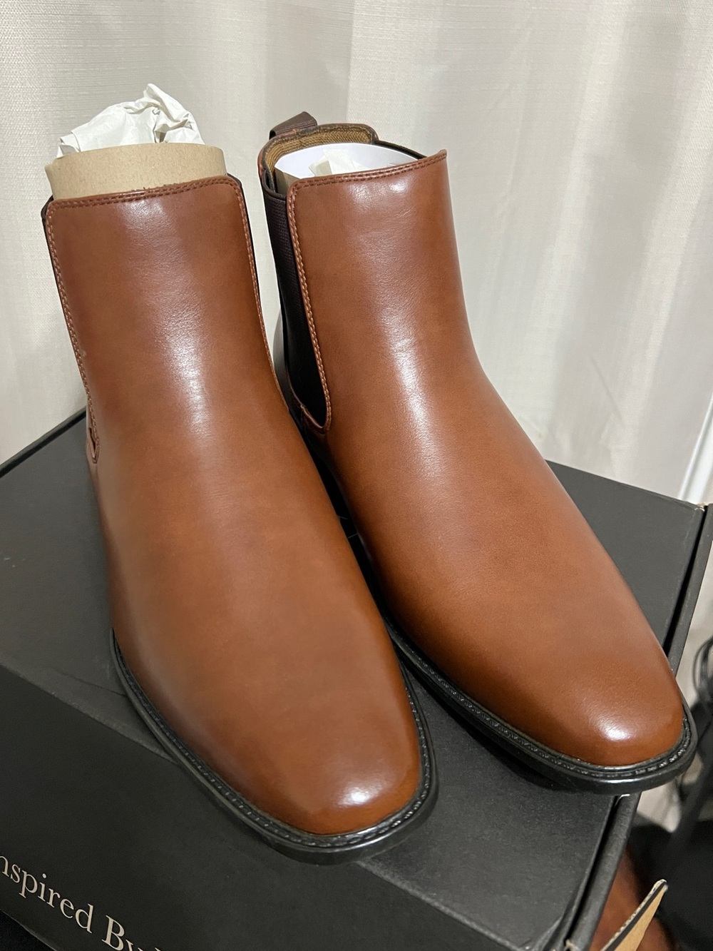 New York & Company Men's Tan Leather Chukka Boots
